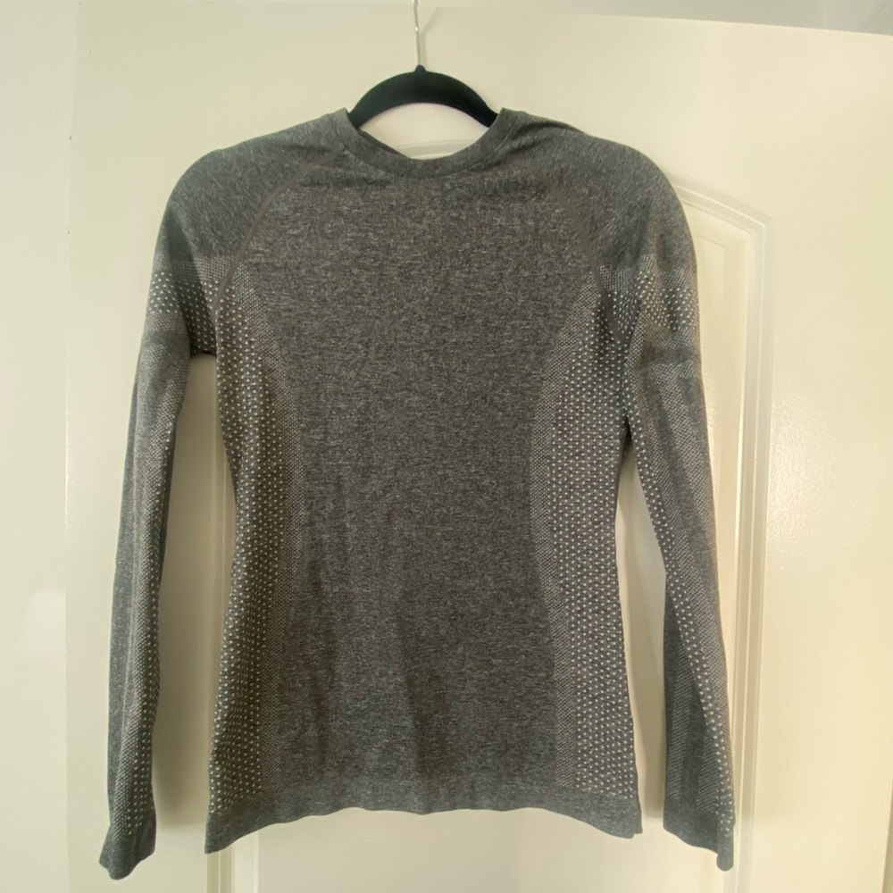 Figs Salta Long Sleeve Athletic Top in Heather Gray